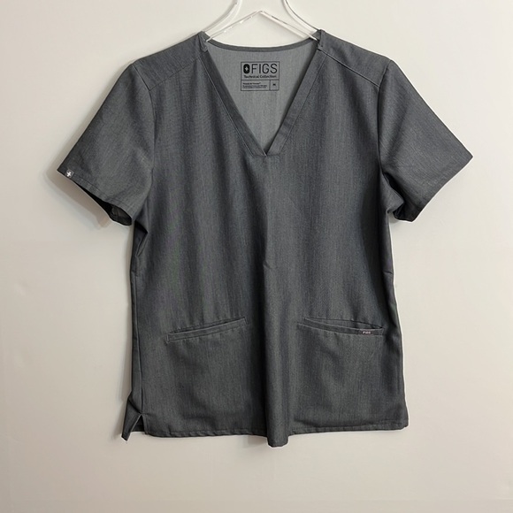 Figs Tops - FIGS technical collection gray shirt sleeve size M ** has small imperfection **